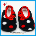 Fábrica de zapatos de deslizador de China / nuevos diseños de invierno calientan los zapatos del deslizador de las señoras